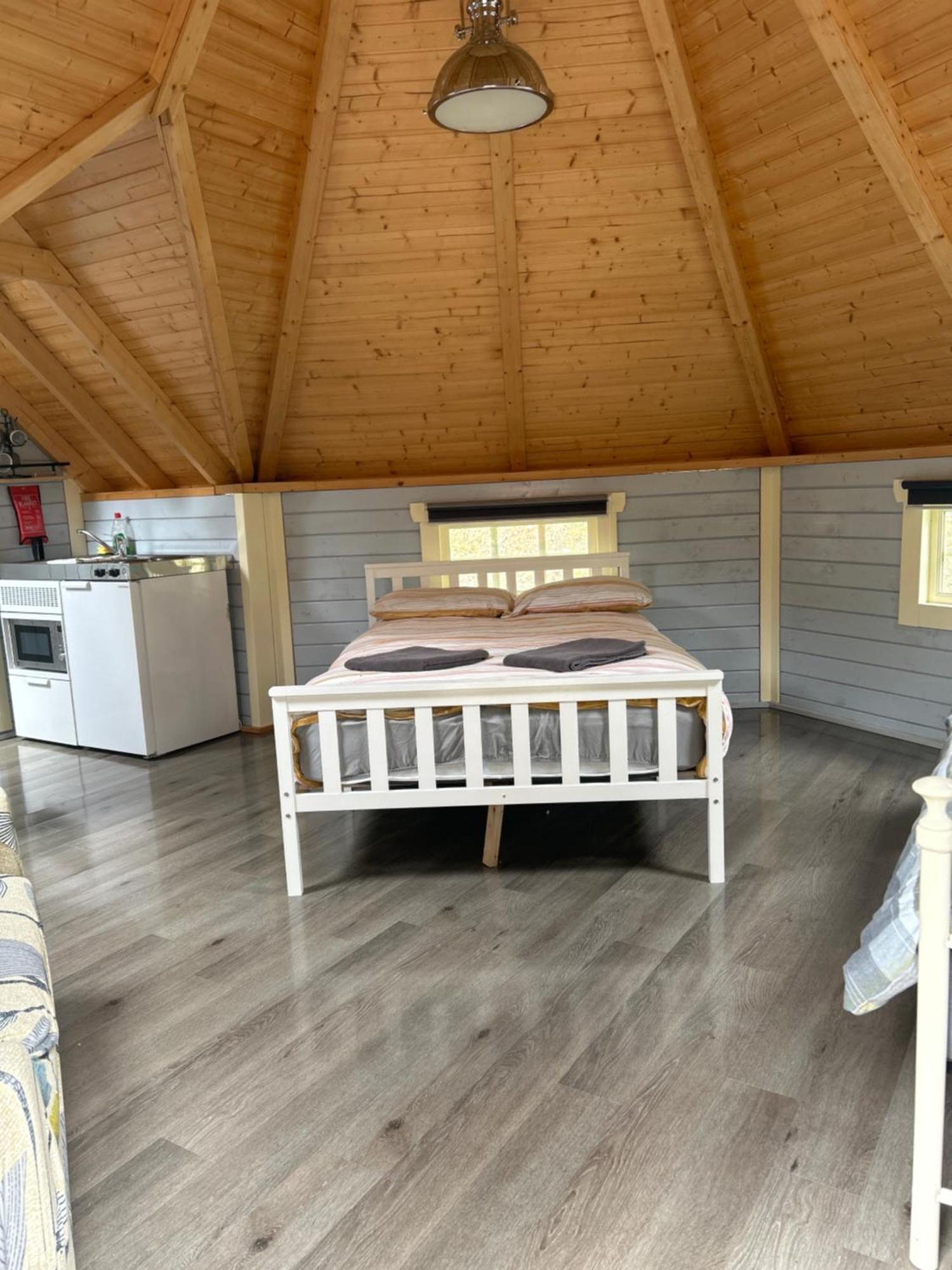 1Lochness Glam Lodges Inverness Eksteriør billede
